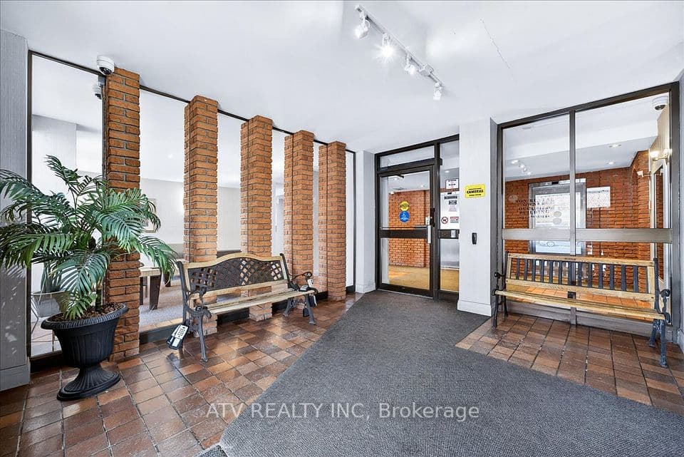151 La Rose Avenue 804, Toronto, ON M9P 1B3 – photo 3