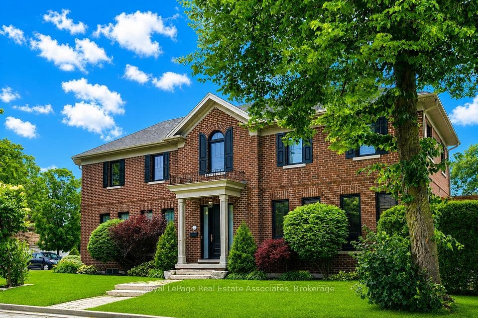 32 Jopling Avenue N, Toronto, ON M9B 4E7 – main photo