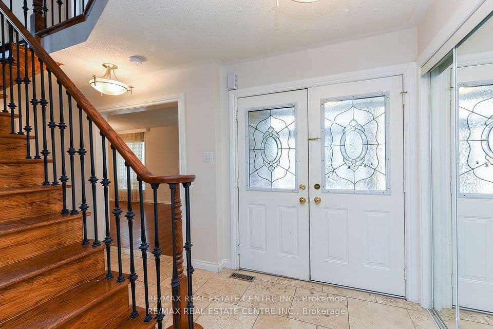 5989 Sidmouth Street, Mississauga, ON L5V 2Z5 – photo 3