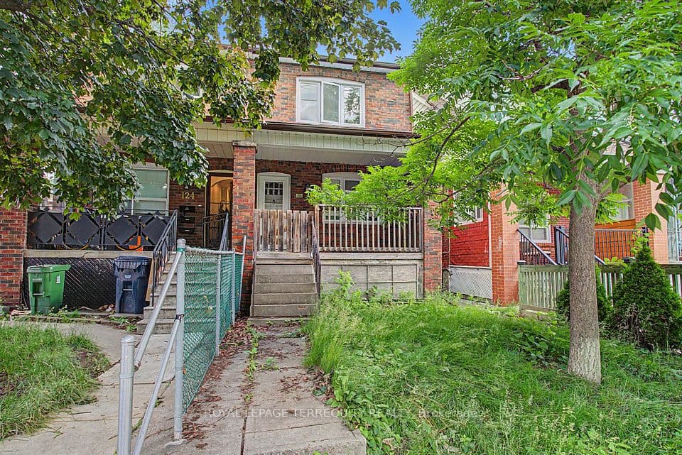 122 Ascot Avenue, Toronto, ON M6E 1G2 – main photo