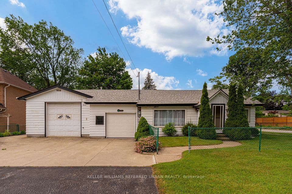 1300 Meredith Avenue, Mississauga, ON L5E 2E5 – main photo