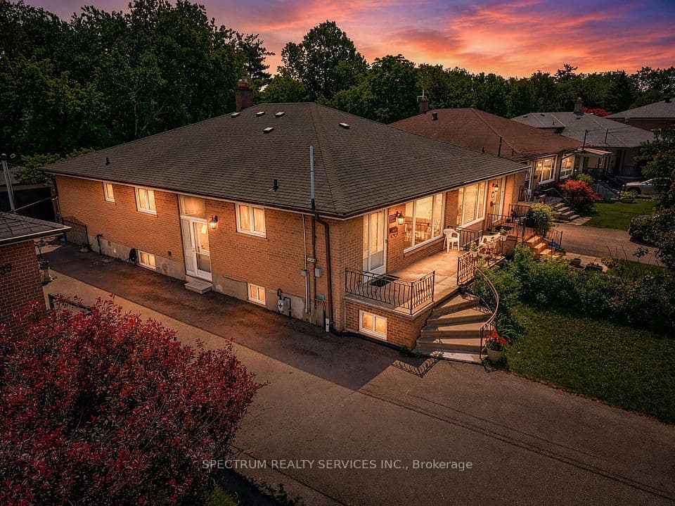 37 Newlin Crescent, Toronto, ON M3L 1X5 – photo 2