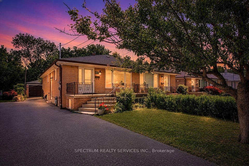 37 Newlin Crescent, Toronto, ON M3L 1X5 – main photo