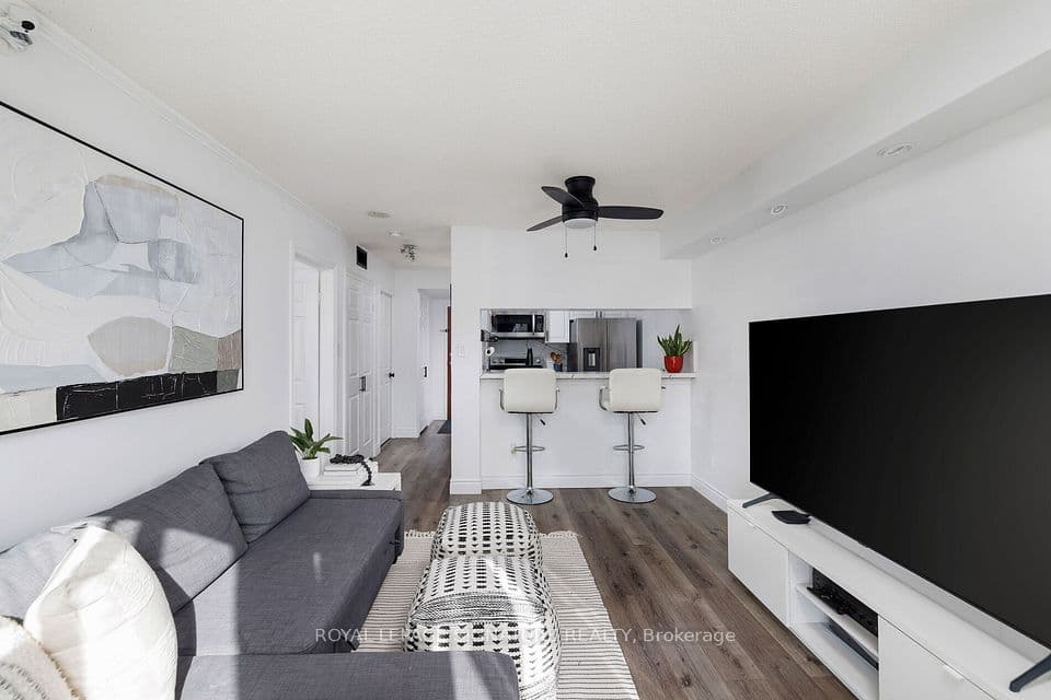880 Dundas Street W 909, Mississauga, ON L5C 4H3 – main photo