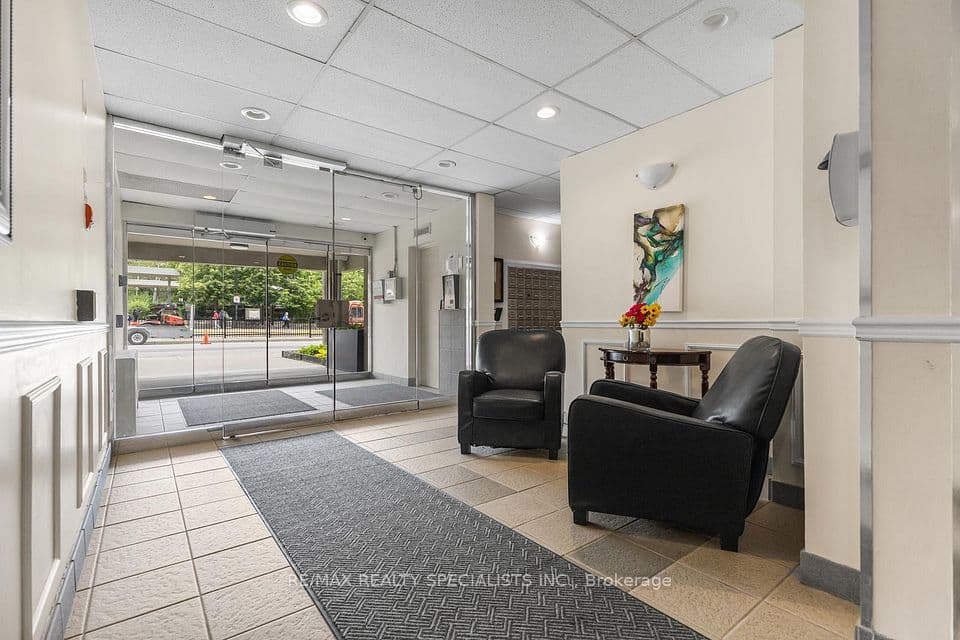 49 Queen Street 301, Mississauga, ON L5G 4N6 – photo 2