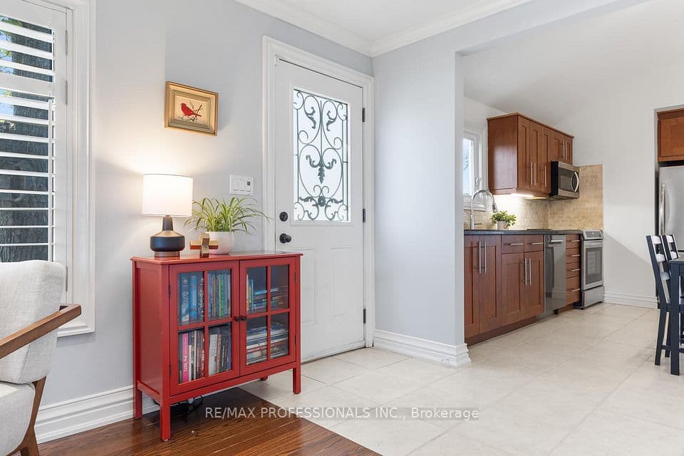 869 First Street, Mississauga, ON L5E 1A6 – photo 2
