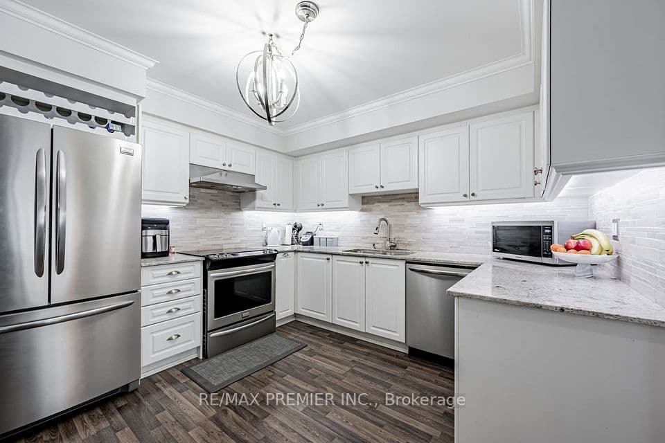 140 Widdicombe Hill Boulevard 624, Toronto, ON M9R 0A9 – photo 2