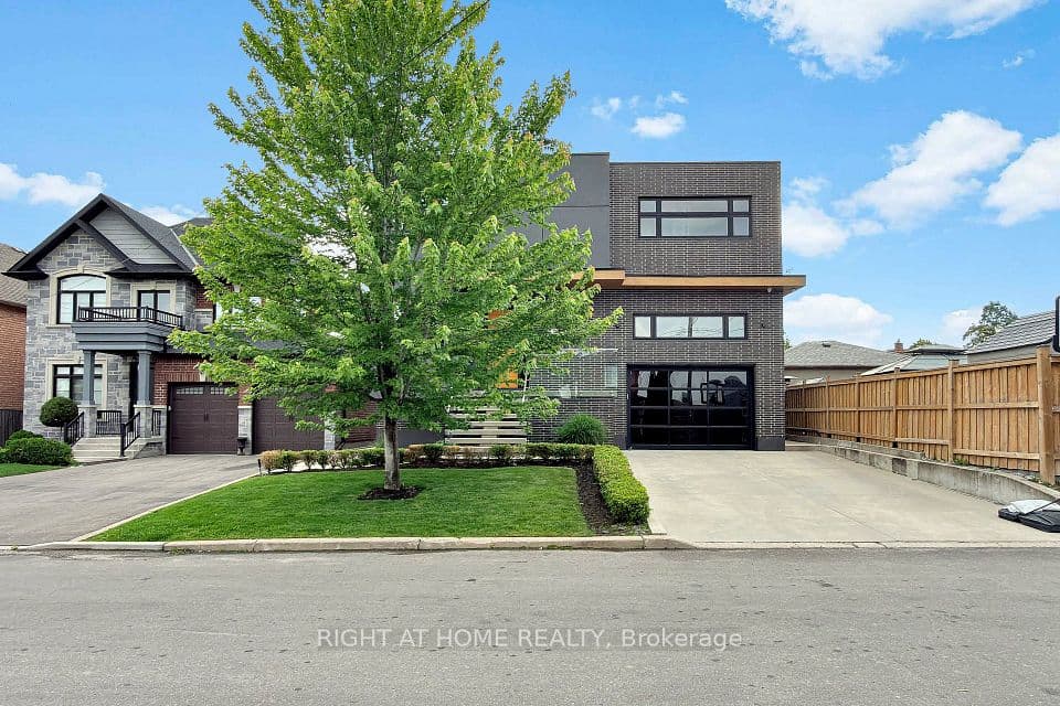 2931 Lansdowne Avenue, Toronto, ON M6B 3X3 – main photo