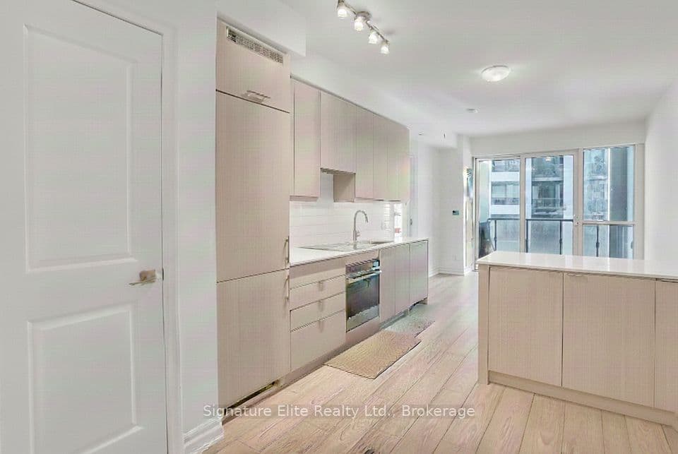 36 Elm Drive 3402, Mississauga, ON L5B 0N3 – main photo