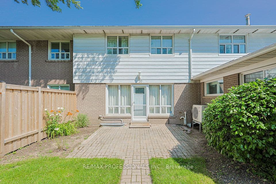 160 Carsbrooke Road 20, Toronto, ON M9C 1G9 – main photo