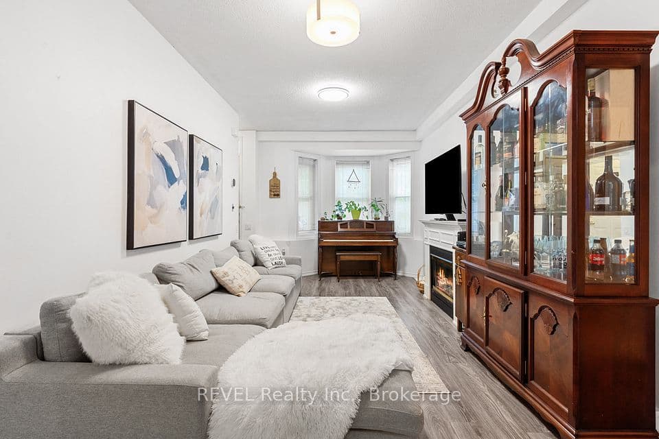 760 Lawrence Avenue W 199, Toronto, ON M6A 3E7 – photo 3