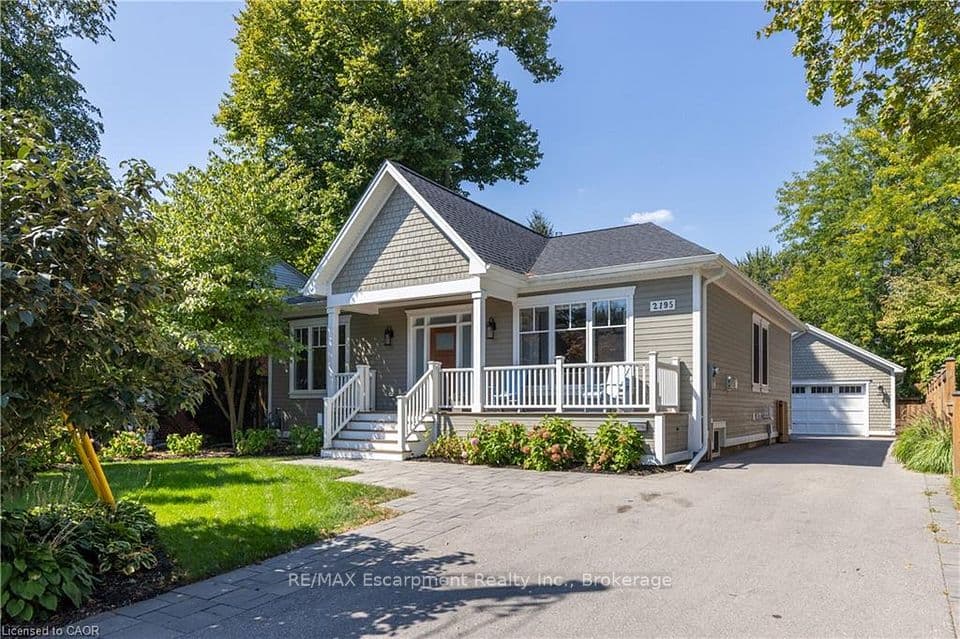 2195 Courtland Drive, Burlington, ON L7R 1S2 – main photo