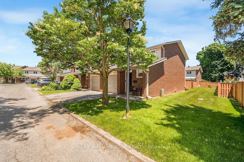 5275 Banting Court, Burlington, ON L7L 2Z4 – photo 2
