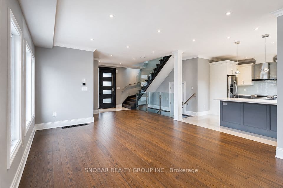 1 Aura Lea Boulevard, Toronto, ON M9M 1K2 – photo 3