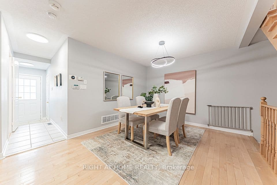 1133 Hickory Hollow Glen, Mississauga, ON L5W 1J4 – photo 3
