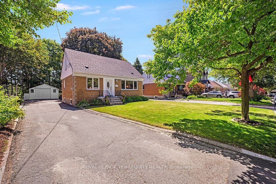 35 Jodphur Avenue, Toronto, ON M9M 2J3 – main photo