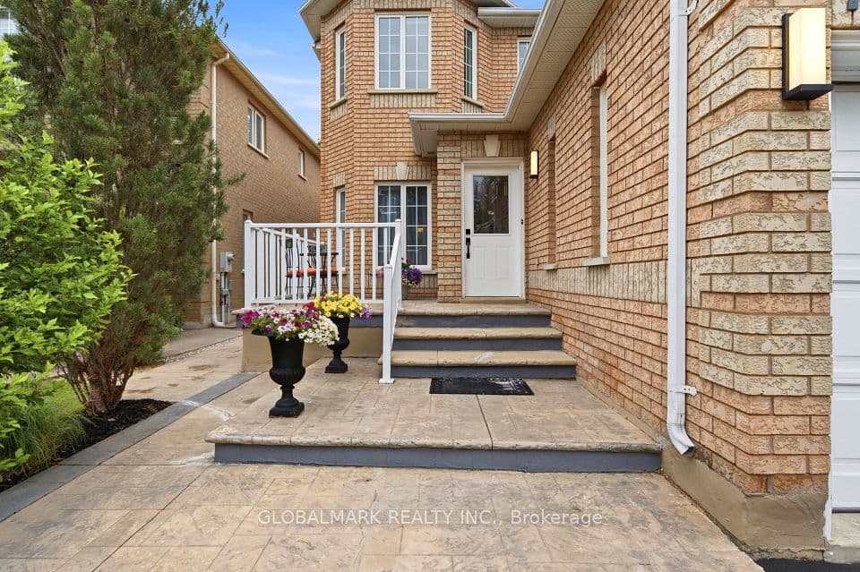 7287 Waldorf Way, Mississauga, ON L5N 7P7 – photo 2