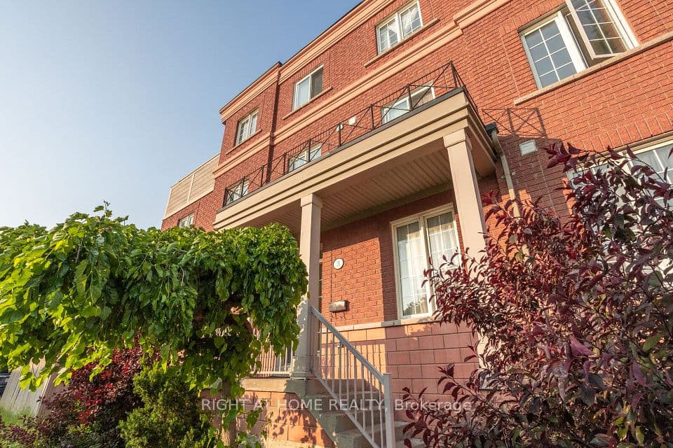 3 Herzberg Gardens, Toronto, ON M3J 3P5 – main photo
