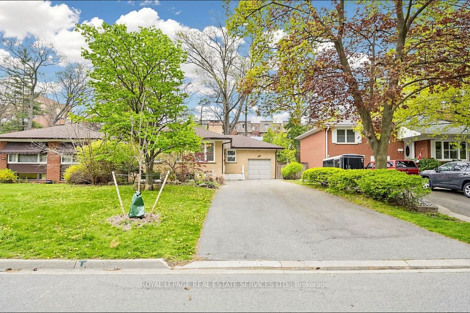 3009 O'Hagan Drive, Mississauga, ON L5C 2C4 – main photo