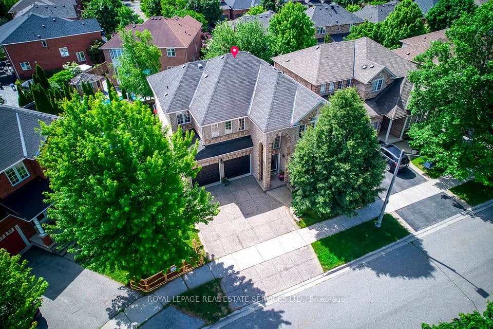 2249 Glazebrook Circle, Oakville, ON L6M 5B5 – main photo