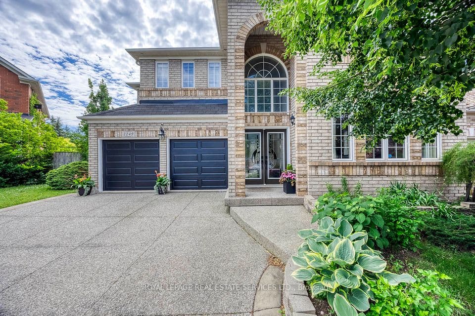 2249 Glazebrook Circle, Oakville, ON L6M 5B5 – photo 2