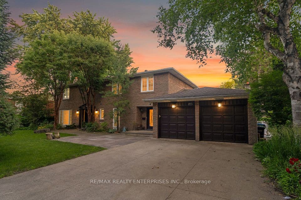 2084 Obeck Crescent, Mississauga, ON L5H 3L7 – main photo
