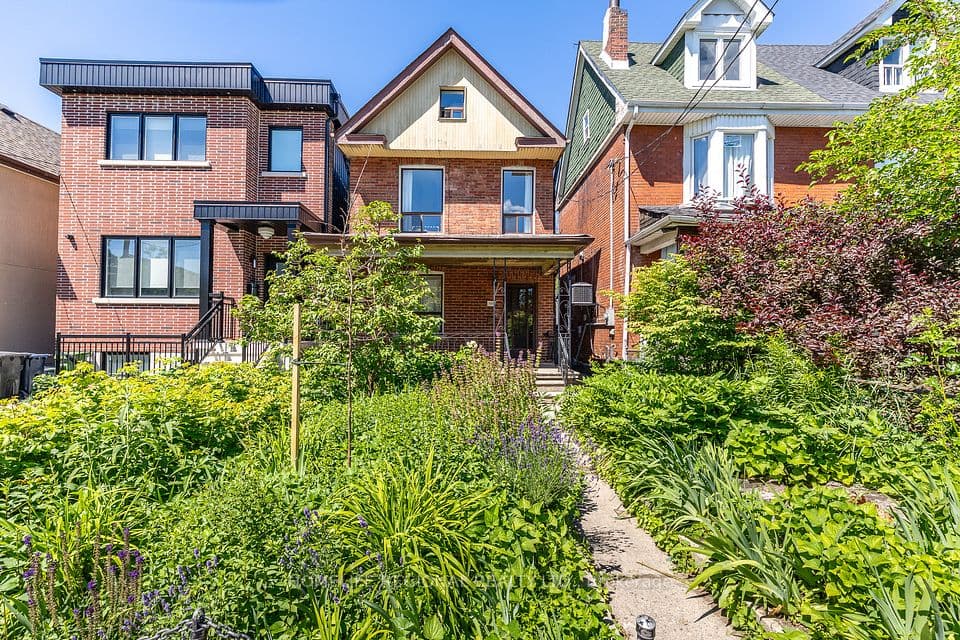 122 Emerson Avenue, Toronto, ON M6H 3T1 – main photo