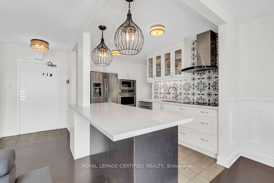 3170 Kirwin Avenue 1402, Mississauga, ON L5A 3R1 – main photo