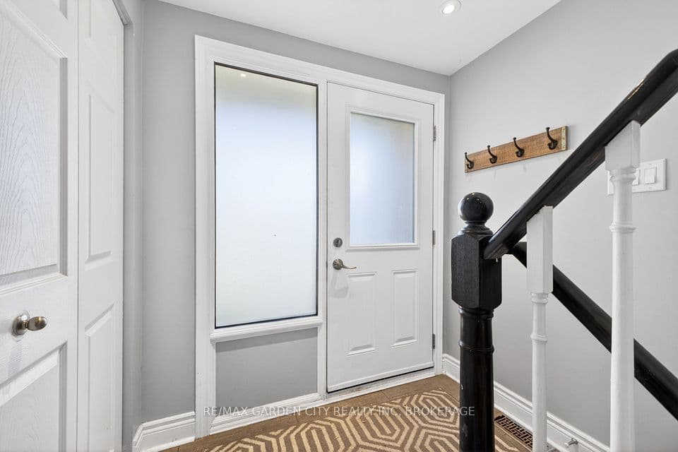3008 Palmer Drive 8, Burlington, ON L7M 1L2 – photo 2