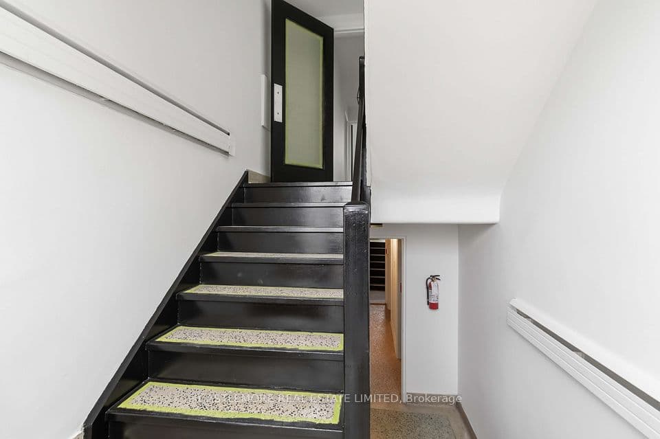 9 allenby Avenue, Toronto, ON M9W 1S5 – photo 3