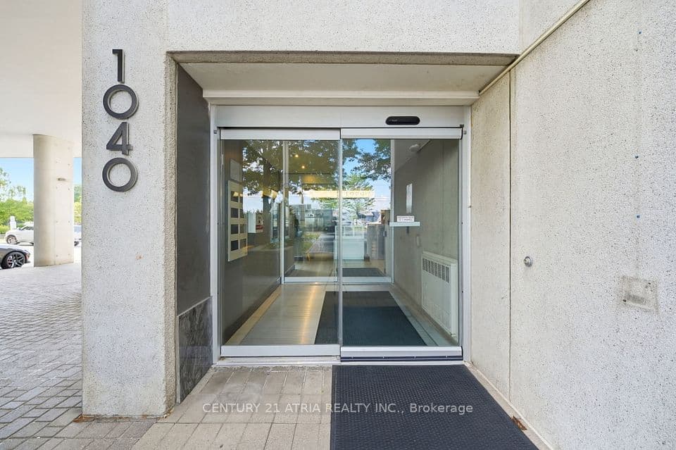 1040 The Queensway Avenue N 502, Toronto, ON M8Z 0A7 – photo 3