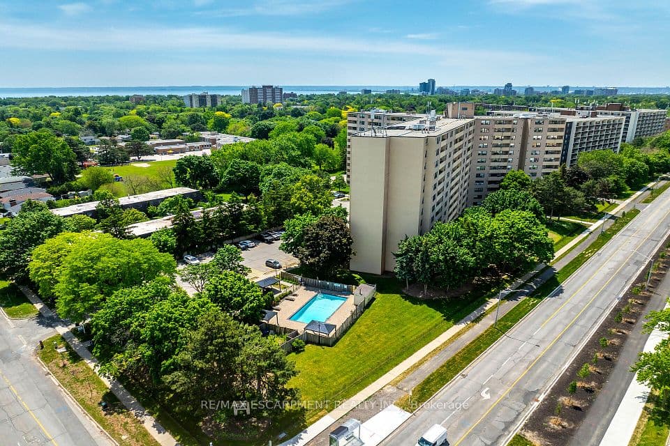 700 Dynes Road 1005, Burlington, ON L8N 3M2 – main photo