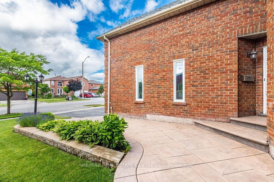 6439 Osprey Boulevard, Mississauga, ON L5N 6E4 – photo 3