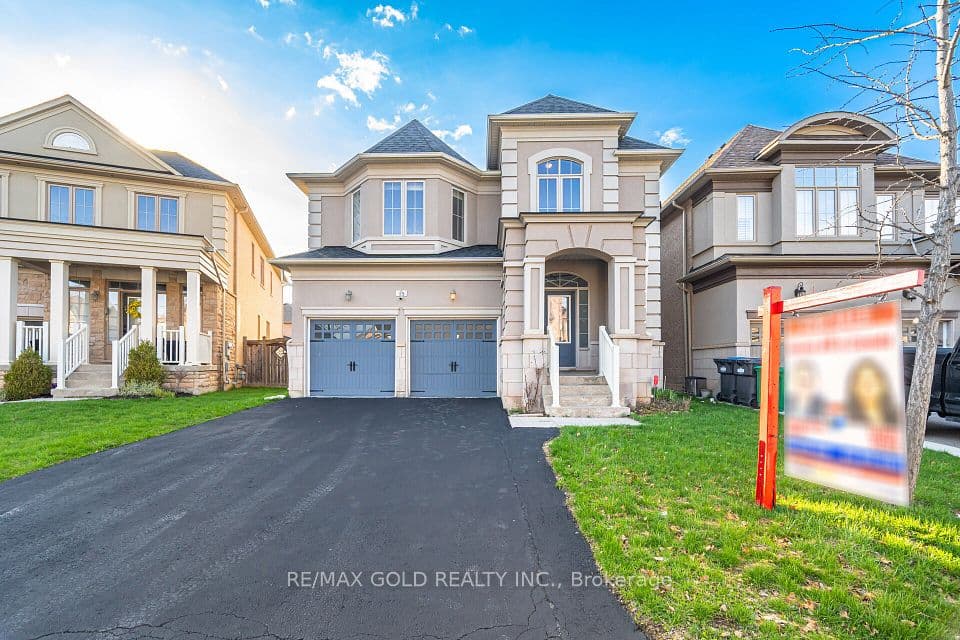 15 Junetown Circle, Brampton, ON L6X 0X7 – main photo