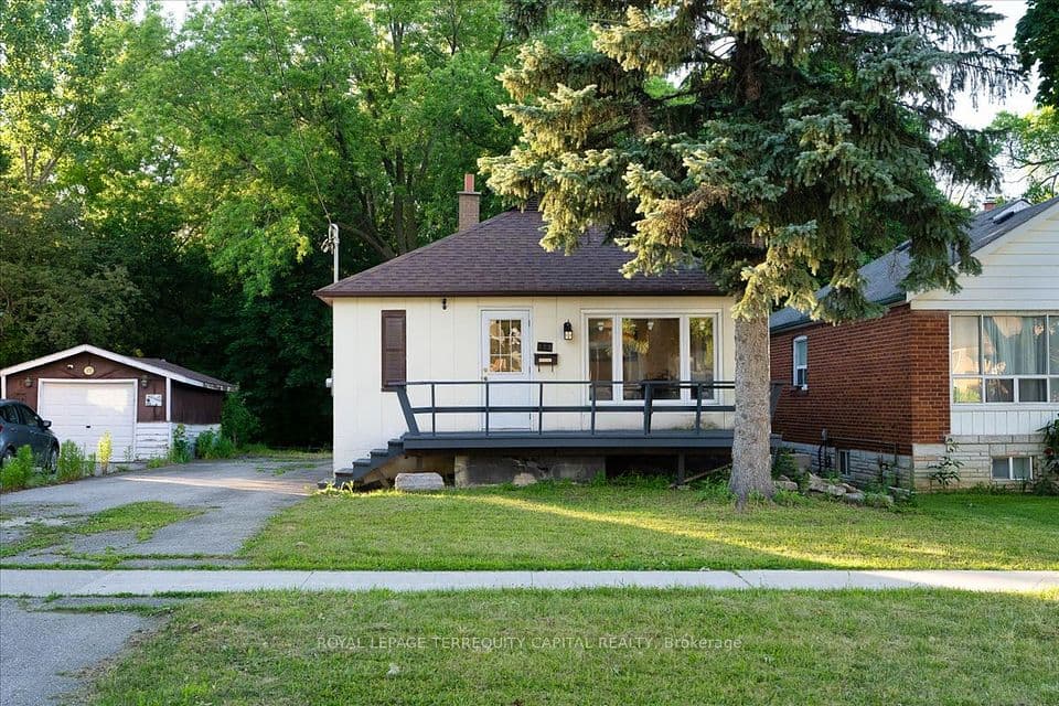 175 Clearbrooke Circle, Toronto, ON M9W 2G2 – main photo