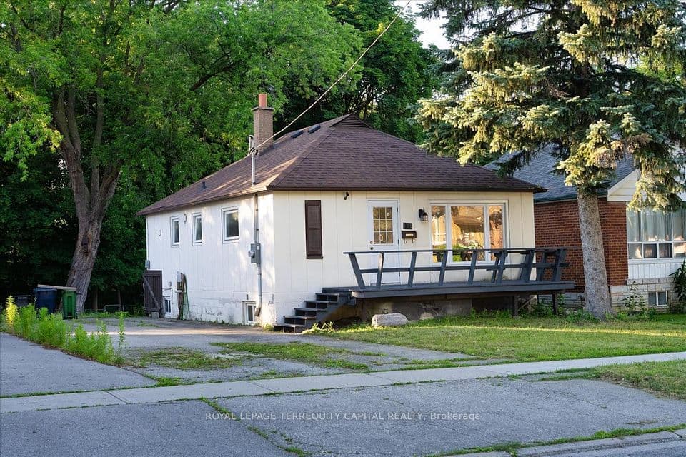 175 Clearbrooke Circle, Toronto, ON M9W 2G2 – photo 3