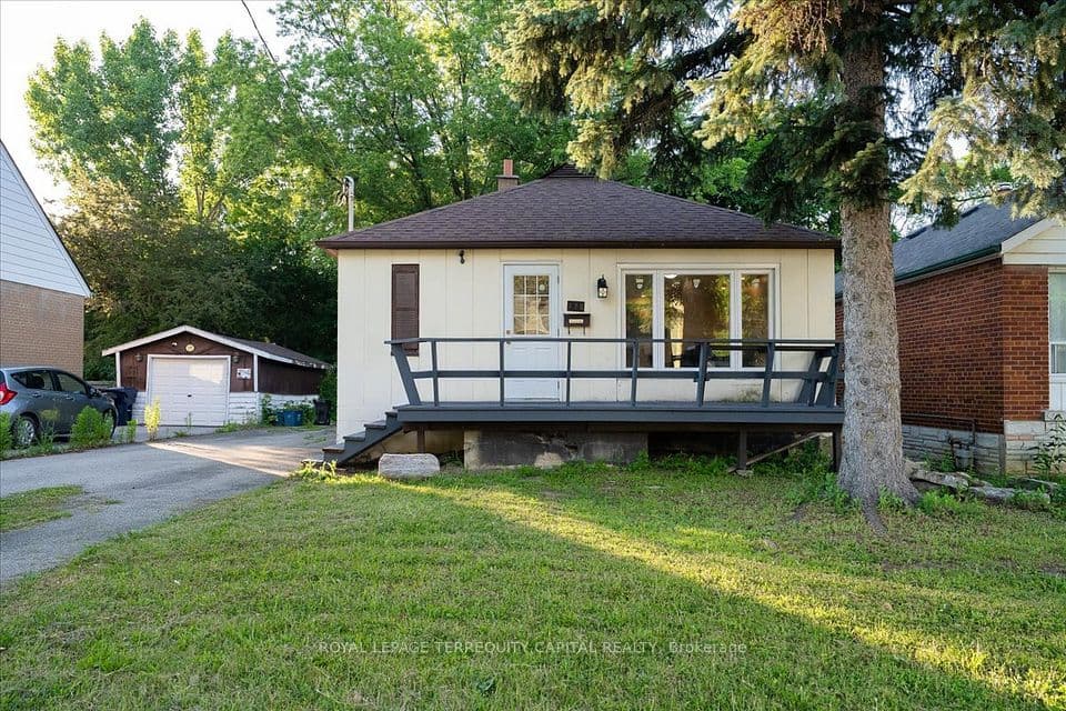 175 Clearbrooke Circle, Toronto, ON M9W 2G2 – photo 2
