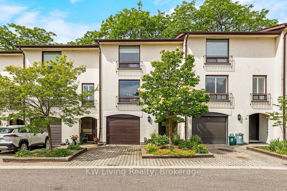 6679 Shelter Bay Road 11, Mississauga, ON L5N 2A2 – main photo
