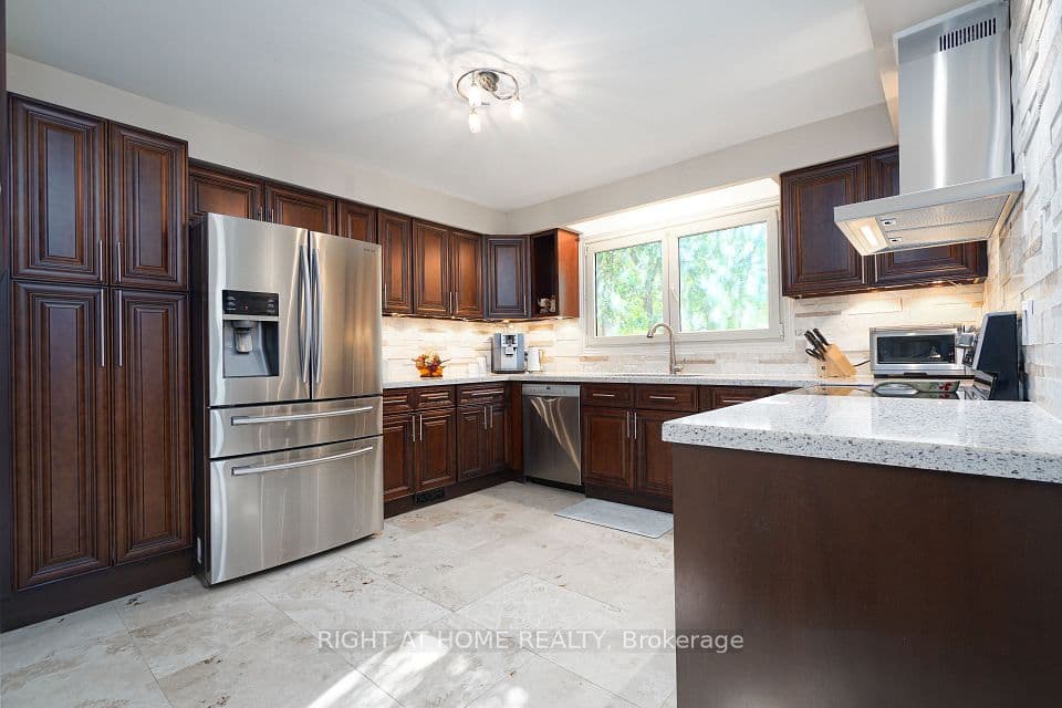 220 Overton Place, Oakville, ON L6H 1E9 – photo 3