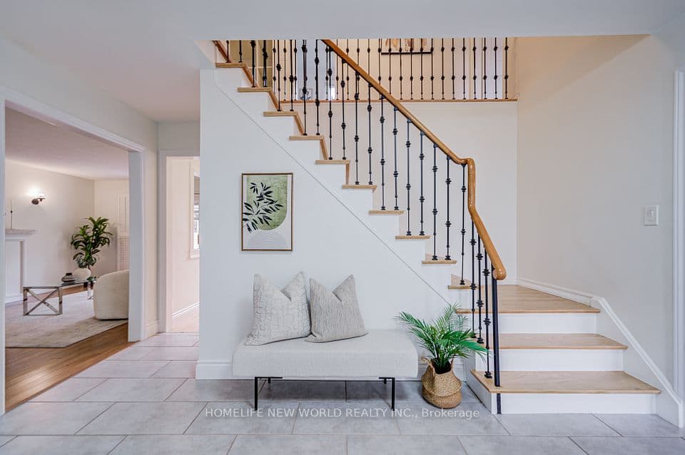 5 Hopedale Court, Mississauga, ON L5M 2G1 – photo 3