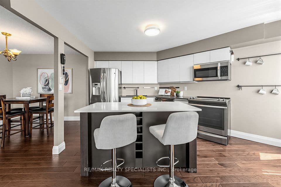 10 Laurelcrest Street 1006, Brampton, ON L6S 5Y3 – photo 2