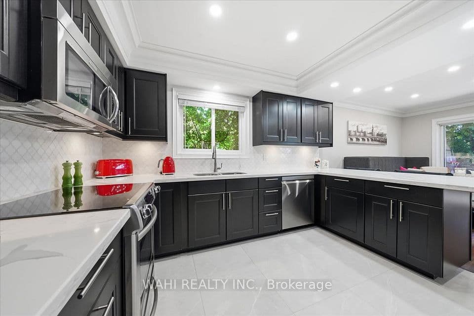 1141 Vicki Lane, Mississauga, ON L5C 2X9 – photo 3