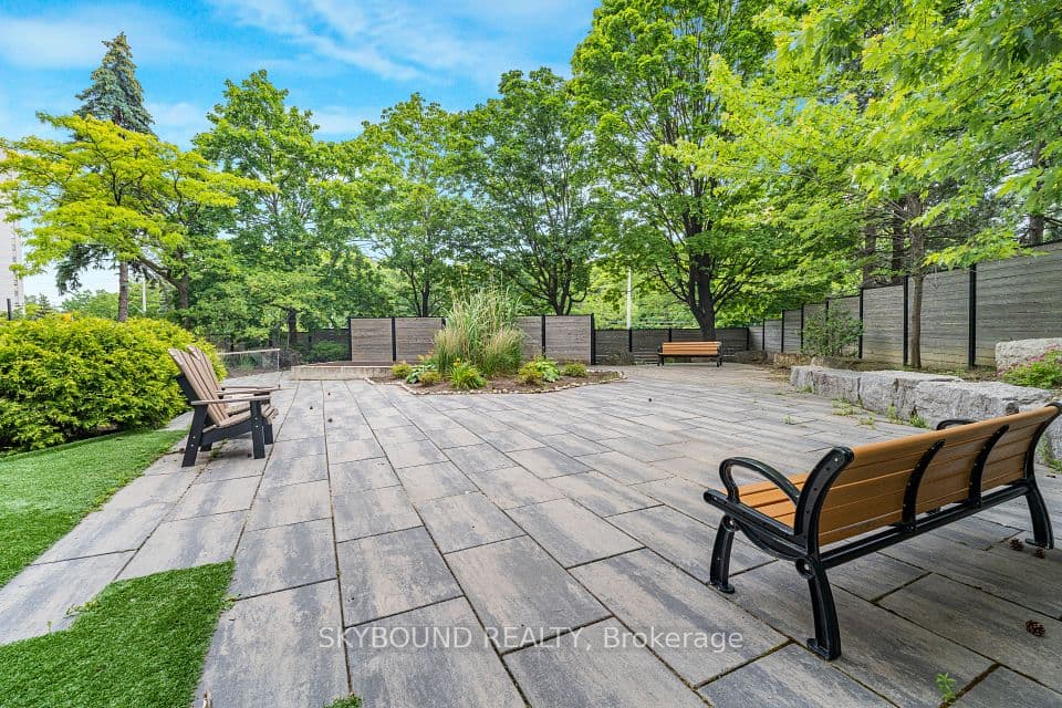 200 Robert Speck Parkway 108, Mississauga, ON L4Z 1S3 – main photo