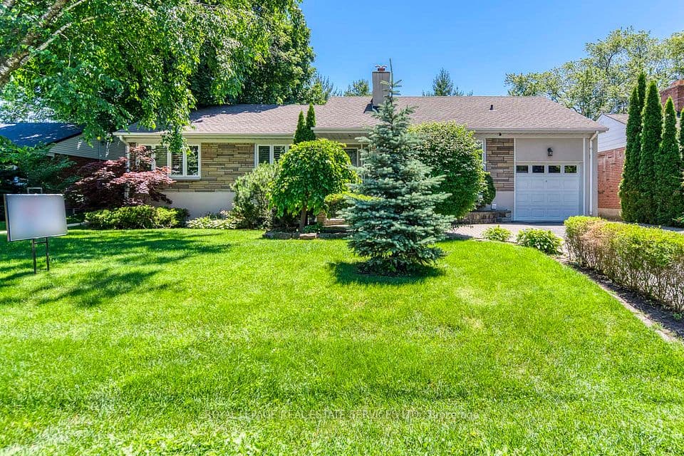 1602 Lincolnshire Boulevard, Mississauga, ON L5E 2S7 – photo 2