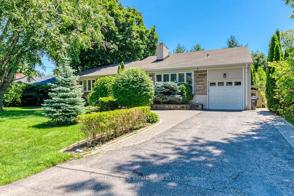 1602 Lincolnshire Boulevard, Mississauga, ON L5E 2S7 – main photo