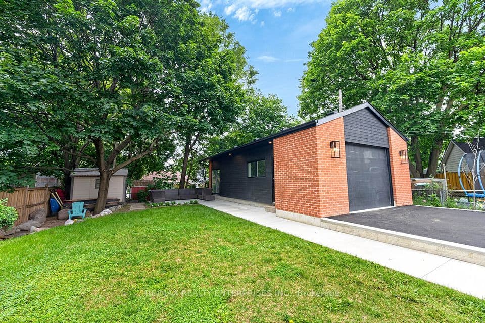 233 Rosemount Avenue, Toronto, ON M9N 3C5 – photo 3