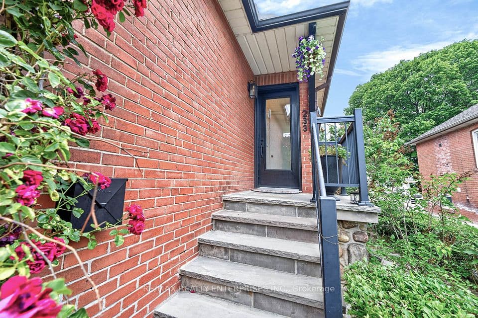 233 Rosemount Avenue, Toronto, ON M9N 3C5 – photo 2