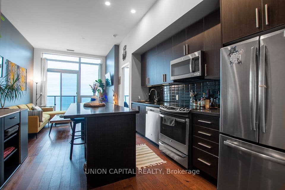 2212 Lake Shore Boulevard W PH02, Toronto, ON M8V 0C2 – photo 2