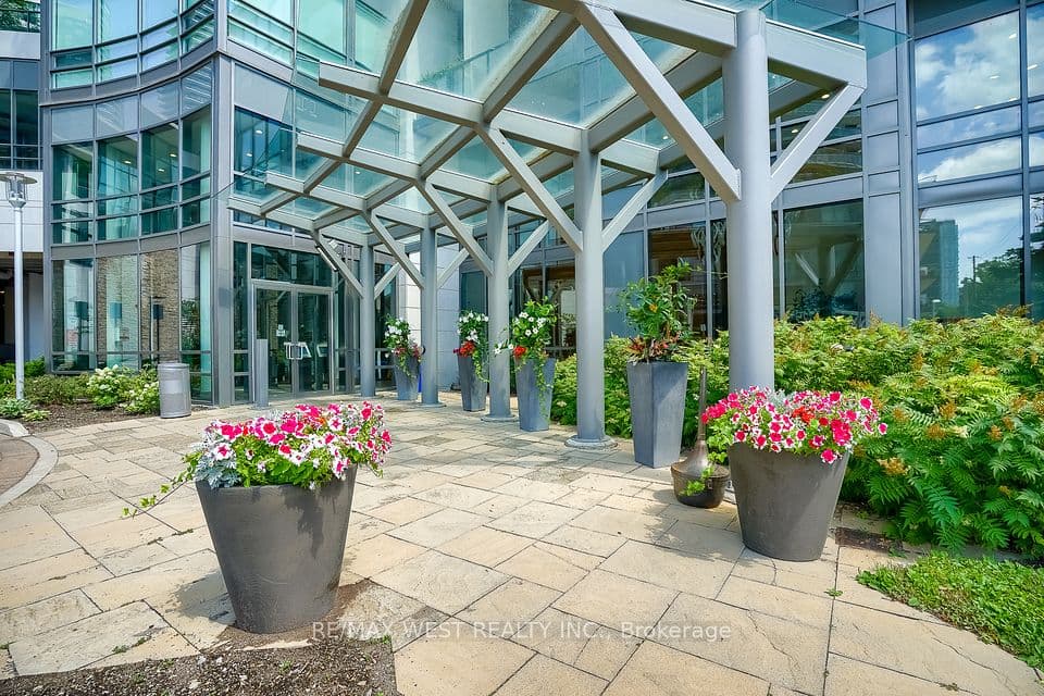 2240 Lake Shore Boulevard W 908, Toronto, ON M8V 0B1 – photo 3