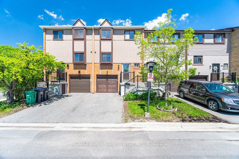 122 Moregate Crescent, Brampton, ON L6S 3K9 – main photo
